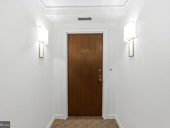 5th image of 955 26th St NW APT 305