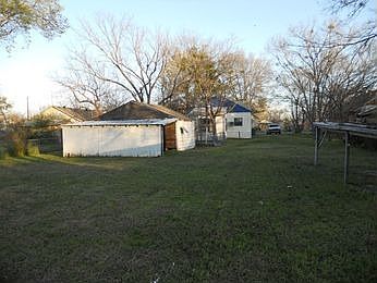 5th image of 2503 2nd St
