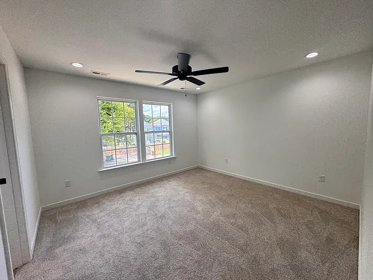 1163 W Wythe St — Photo 8