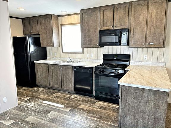3rd image of 632 Linda Ln