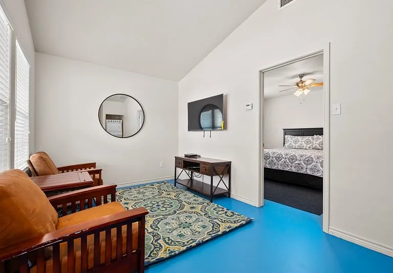 109 Gillespie #A — Photo 3