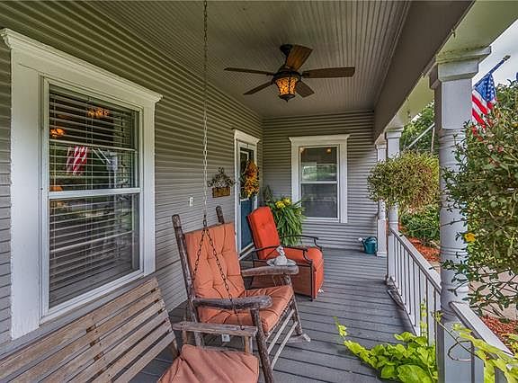 3rd image of 411 W Ash St