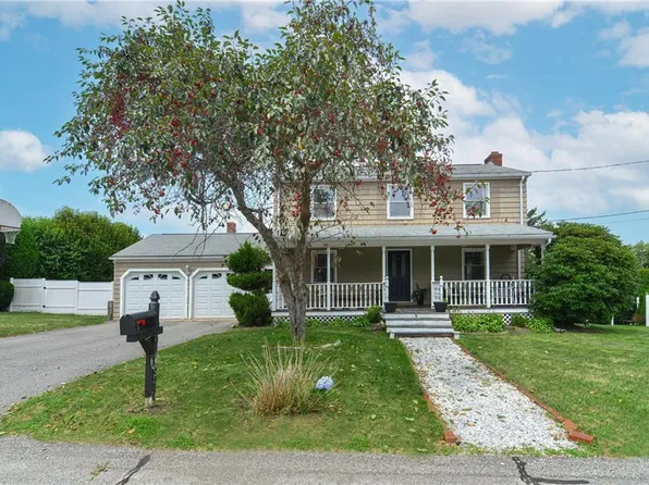 9 Macintosh Dr, Smithfield, RI 02828