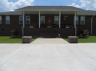 210 Stonegate Dr, Smithville, TN 37166