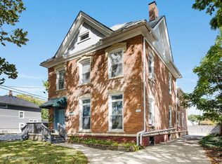 211 Cedar St, Aurora, IL 60506