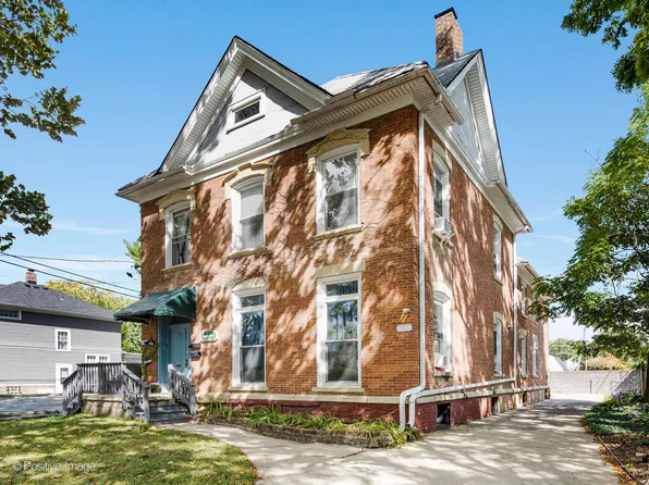 211 Cedar St, Aurora, IL 60506