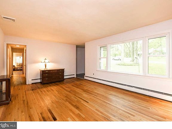 4th image of 249 Kimbel Dr