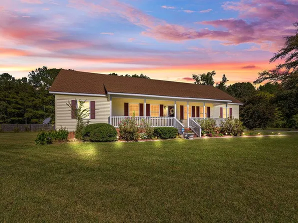 26059 Glyndon St, Courtland, VA 23837