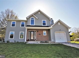 2 Eamonn Ct, Kendall Park, NJ 08824