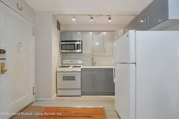 Sold by REMAX Elite | media 23