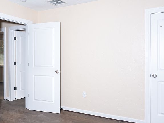 1st bedroom to door