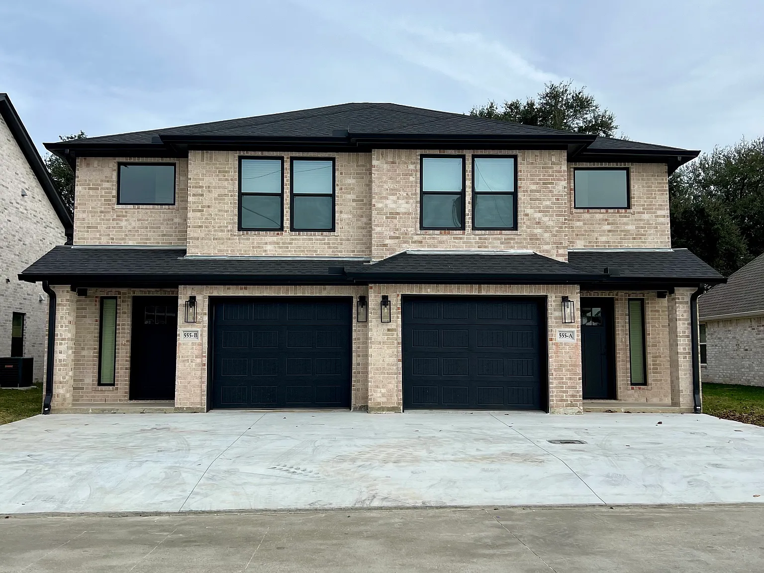 3 bed, 2.5 bath, 1220 sqft, $2,000 — Photo 1