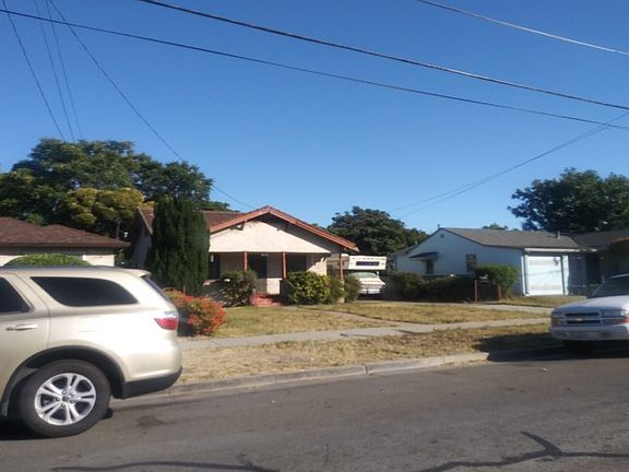 3rd image of 520 University Ave