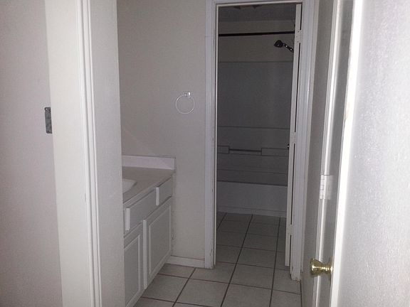 5th image of 1405 April Villas #A