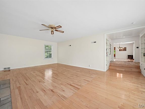 5th image of 232 Old Ballwin Rd