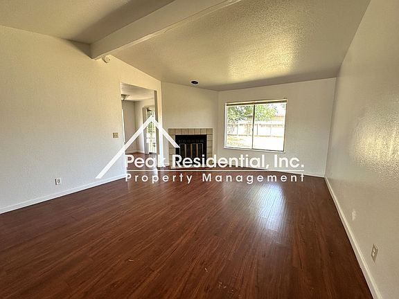 3rd image of 19 Meadow Breeze Ct