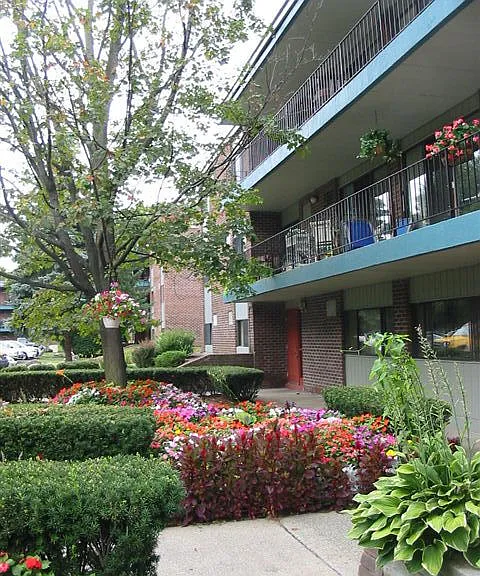 Whitmore Court Apartments — Photo 13