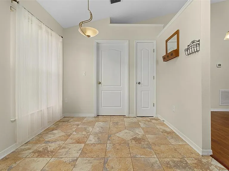 2936 Twin Oaks Dr — Photo 16