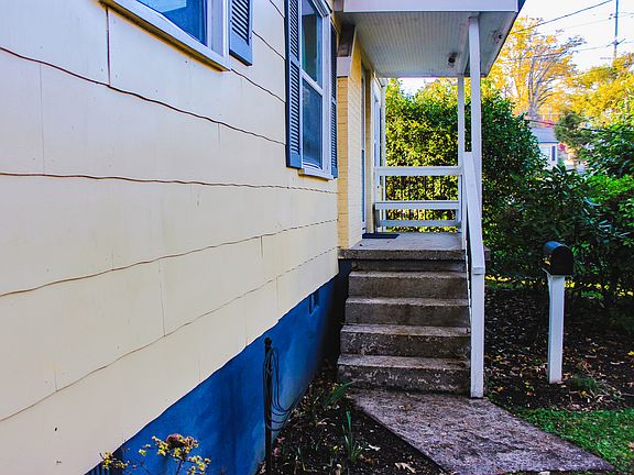 3rd image of 1427 Kenyon St