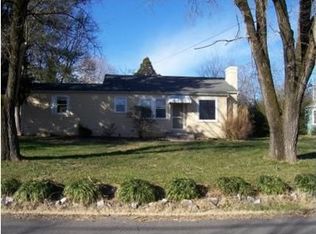 123 Lake View Dr, Knoxville, TN 37920