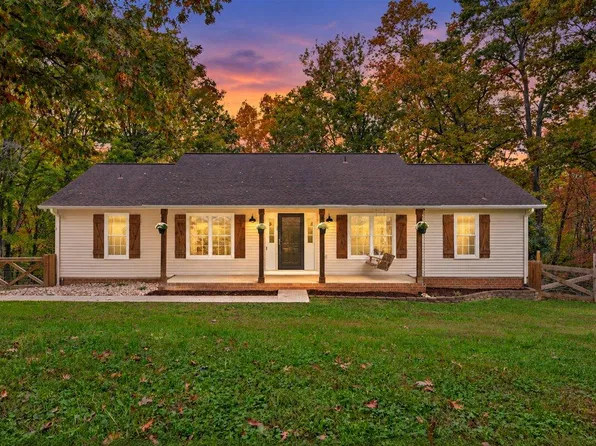 104 Tree Swallow Dr, Vinton, VA 24179