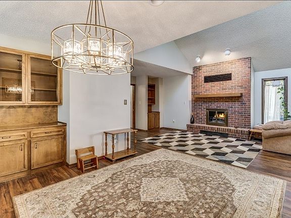 4th image of 16 N Circle Dr