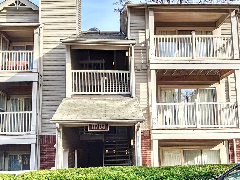 11703 Olde English Dr #J — Photo 2