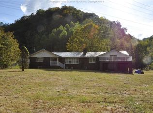 756 Vickers Branch Rd, Chapmanville, WV 25508