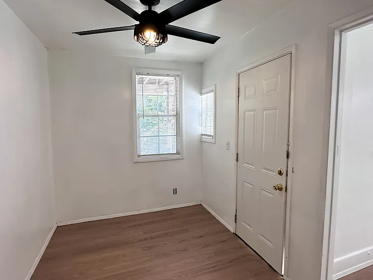 1252 E Broadway — Photo 10