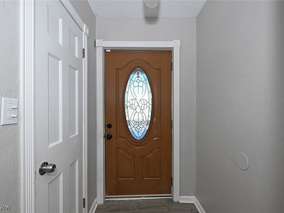 5th image of 911 Dartmoor Ave