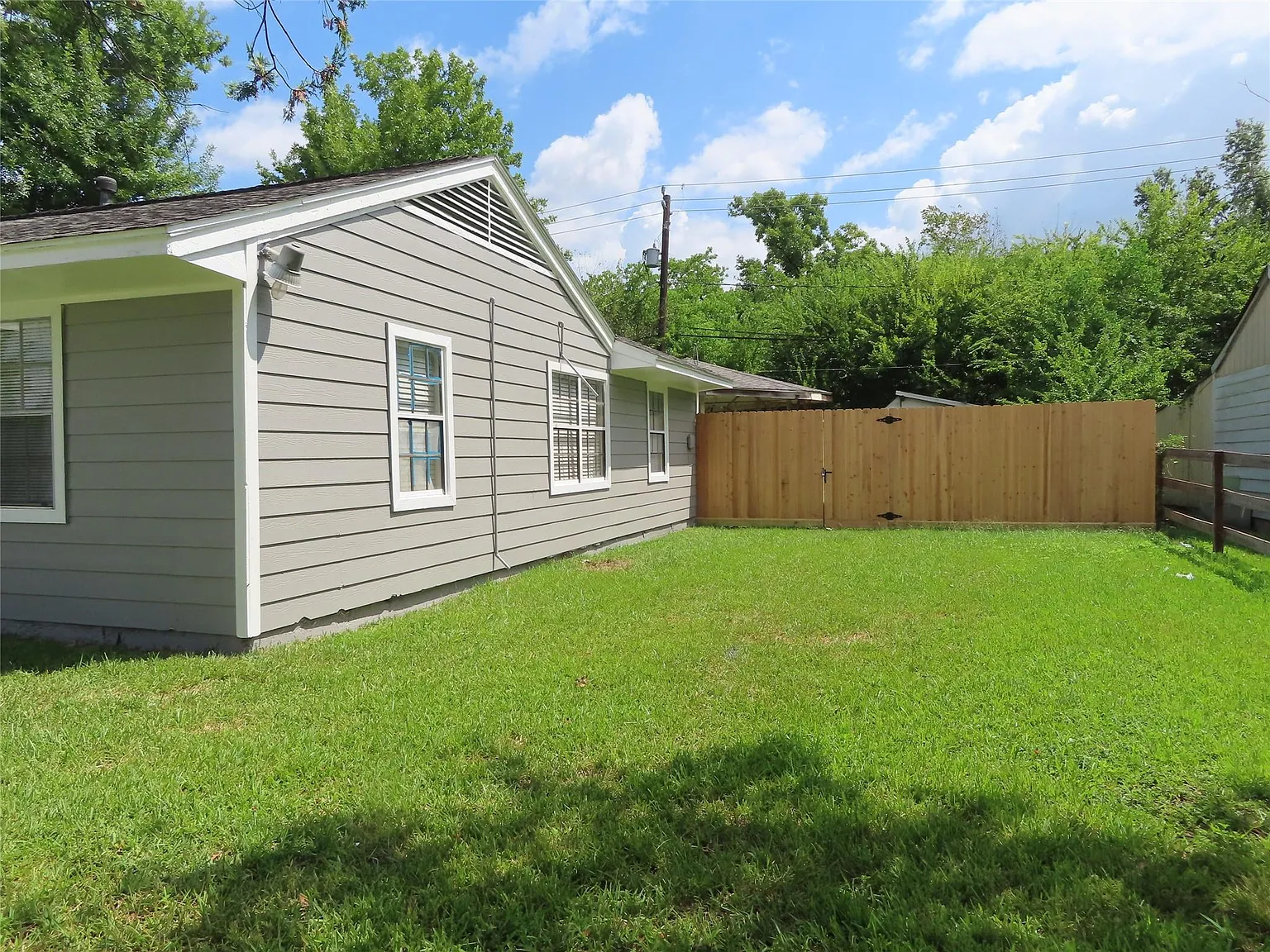 3 bed, 1.0 bath, 1365 sqft, $1,500 — Photo 3