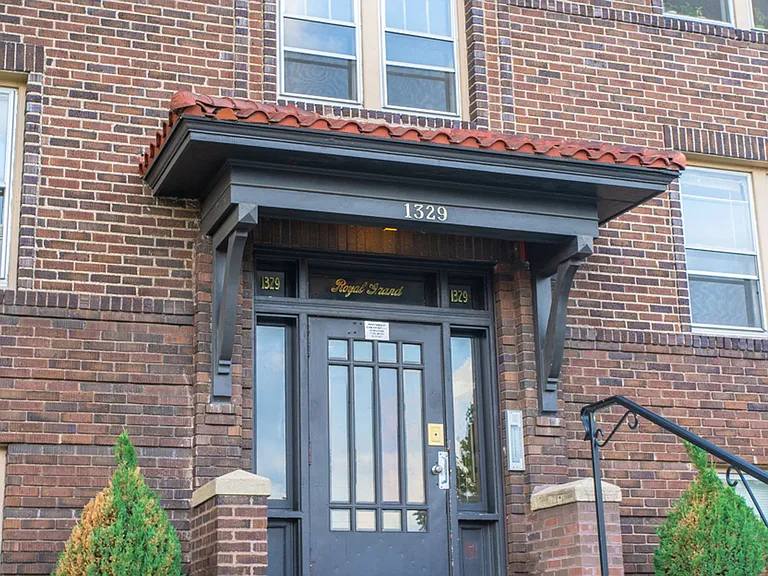 1329 Grand Ave — Photo 2