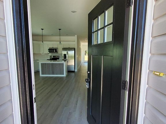 3rd image of 816 Berry Rd