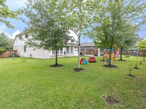 3rd image of 14606 Fall Creek Bend Ct