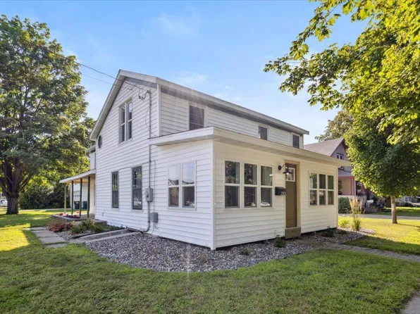 220 S 6th St, Lake City, MN 55041