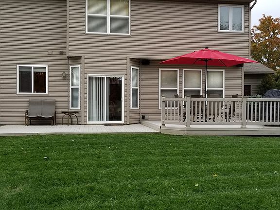 Vinyl maintenance free deck