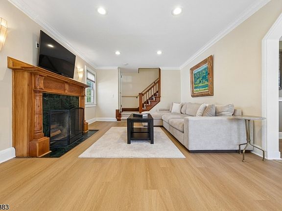 4th image of 121 Meisel Ave
