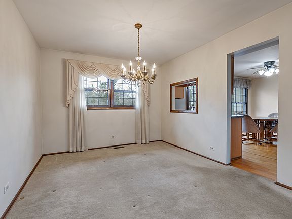 5th image of 2607 N Walnut Ave