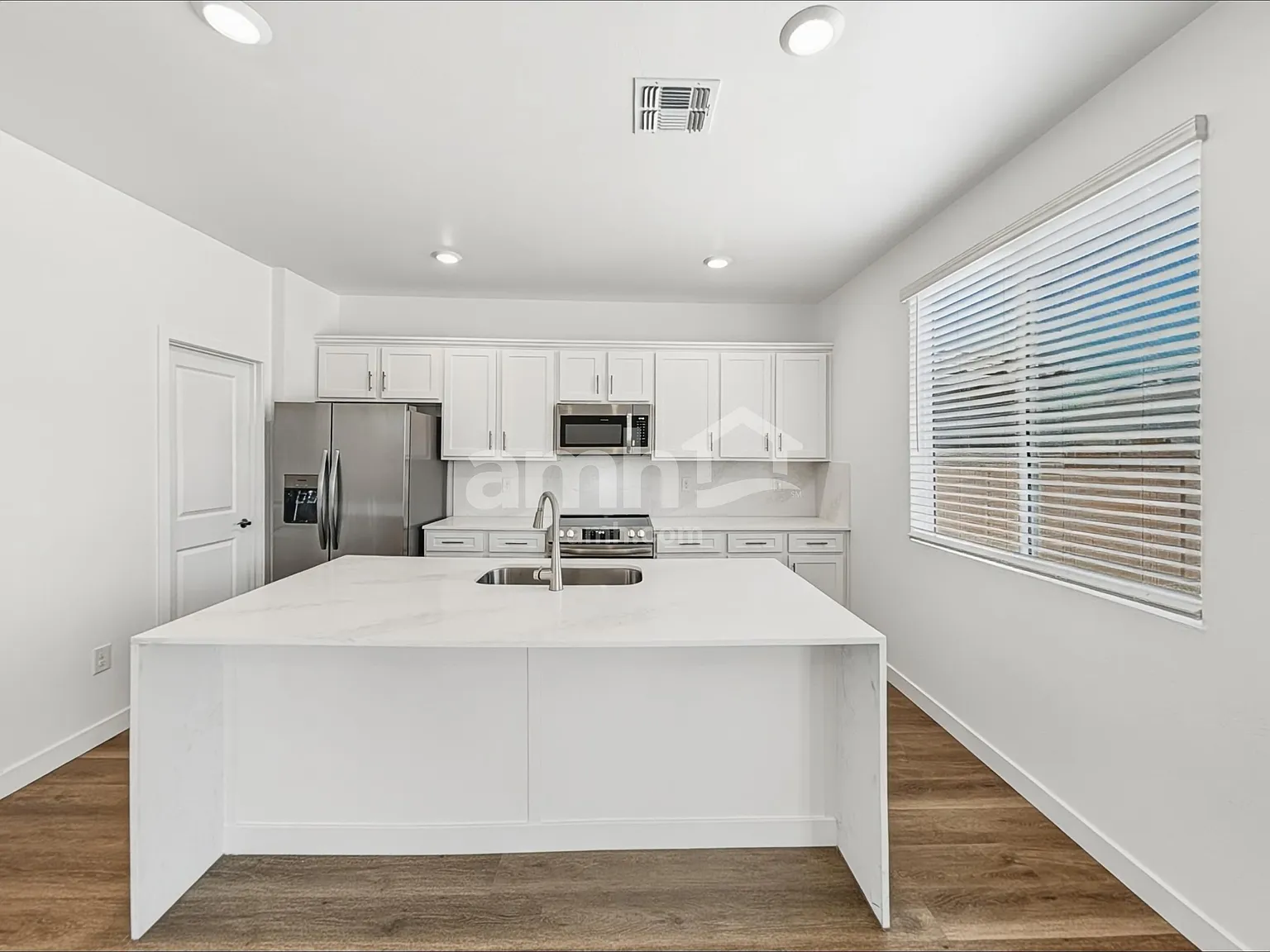 4 bed, 2.5 bath, 2240 sqft, $2,285 — Photo 3
