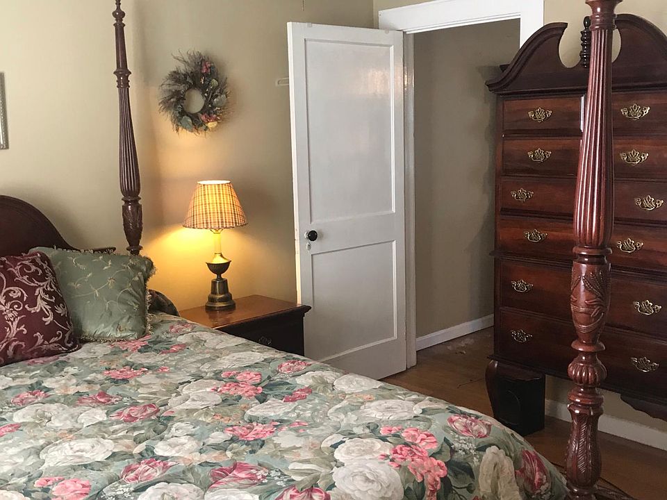 2nd image of 6005 Lone Star Rd APT A