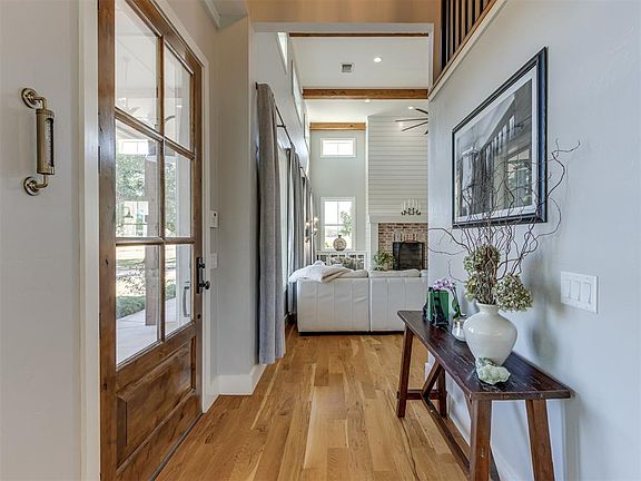 5th image of 3600 72nd Ave NE