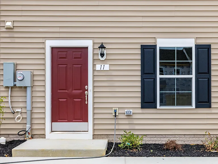 11 Orchard Green Dr — Photo 2