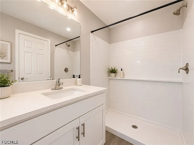 2728 NE 5th Place Cpe — Photo 15