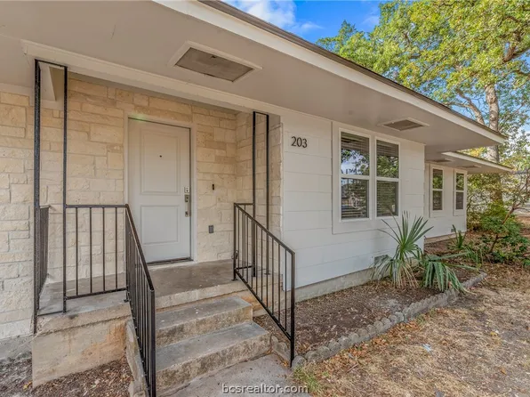 203 Dunn St, Bryan, TX 77801