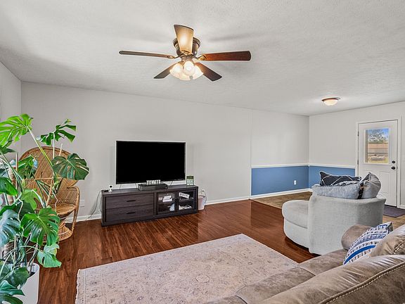 5th image of 3922 Armstrong Rd
