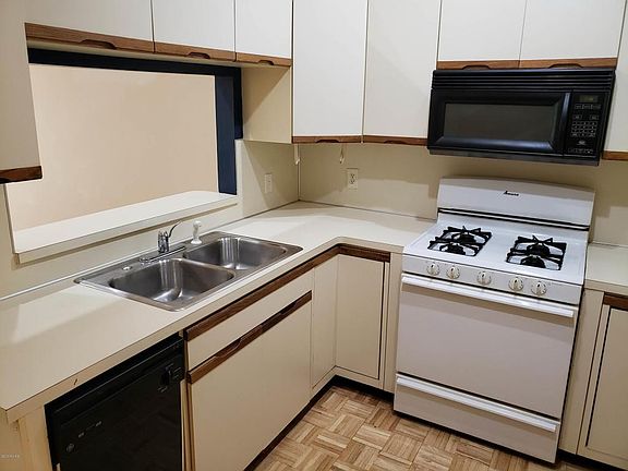 5th image of 5085 Waterside Dr
