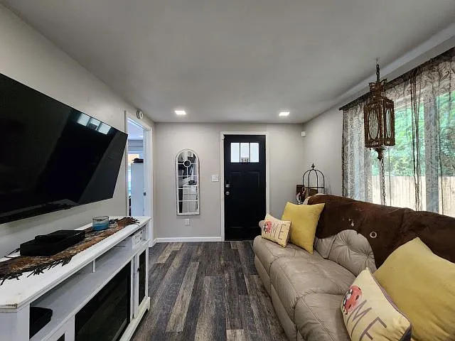 334 E Chestnut Ave — Photo 6