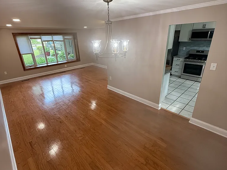 4009 Brewster Ln — Photo 8
