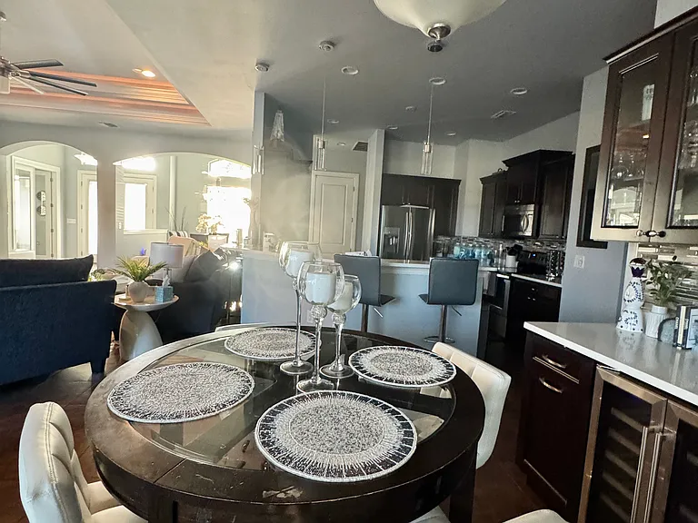 Wet bar & nook