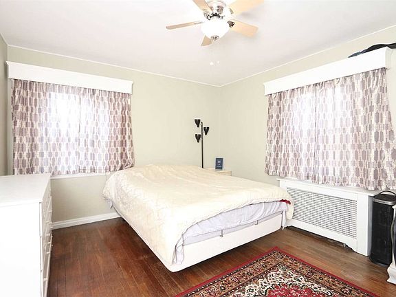 4th image of 28 Brisbane St